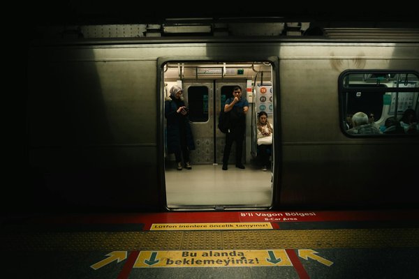 Créez un havre vert en milieu urbain : astuces incontournables et guide pratique pour un jardin communautaire épanoui