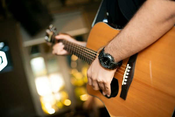 Les meilleures options de cours de guitare à Lyon pour tous